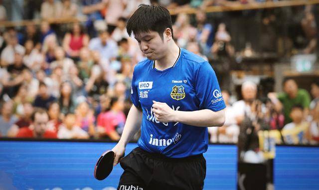 带伤作战遗憾落败！陈雨菲0-2不敌山口茜 获得女单亚军